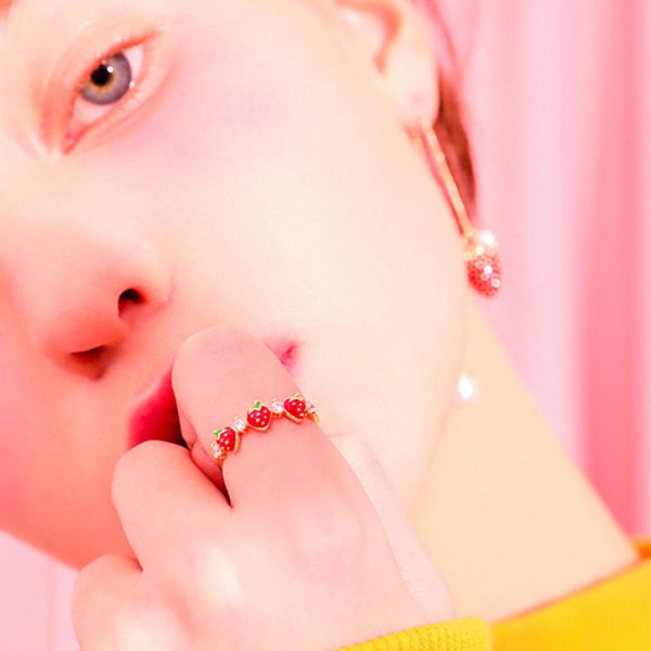Strawberry Forefinger Ring