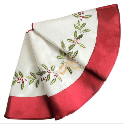 White Holly Christmas Tree Skirt – 127 cm